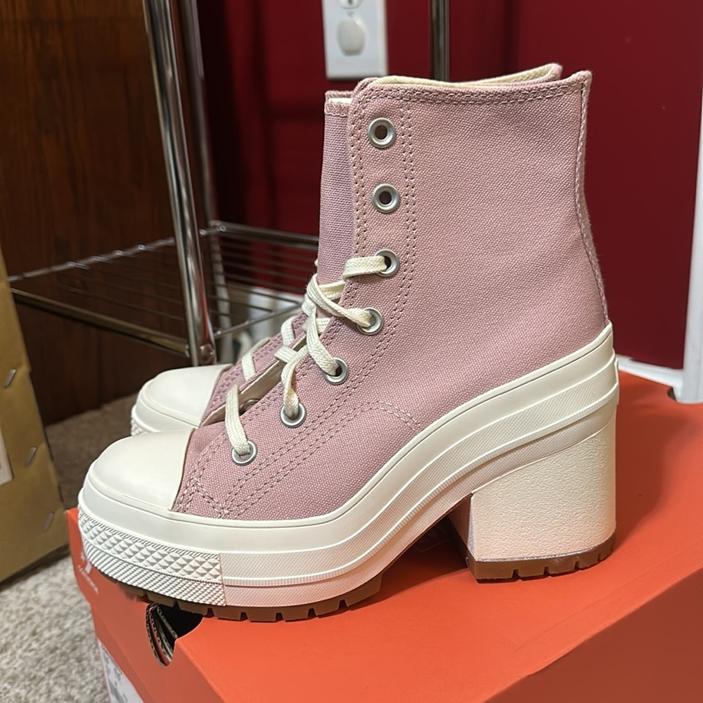 New in box Converse Platform Shoes - Picture 6 of 6